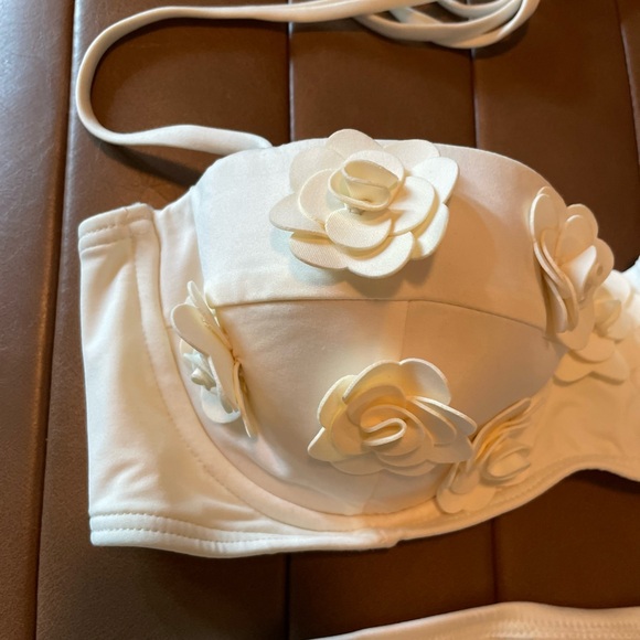 Kate Spade rosette bikini top size L NWT - Picture 3 of 8